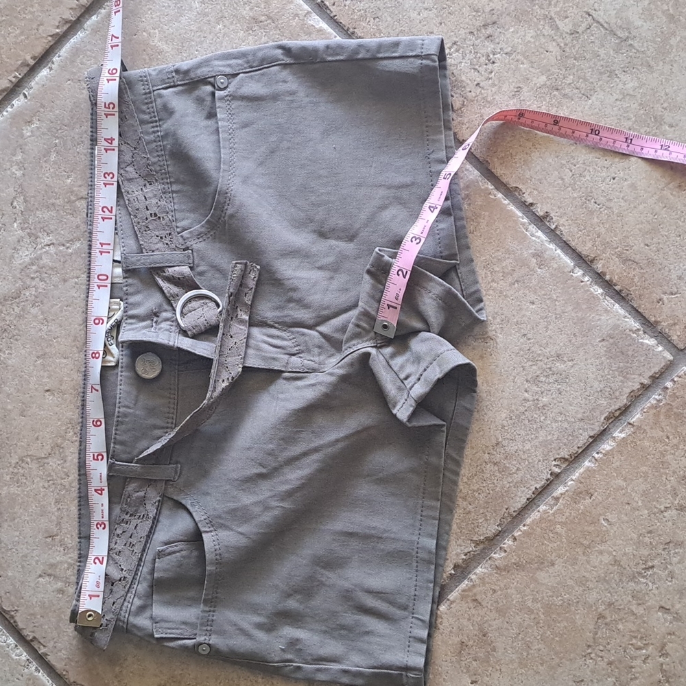 EUC olive green shorts size 7 juniors
